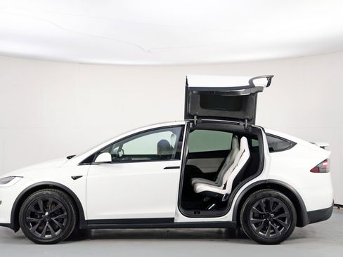 Used 2022 Tesla Model X image 55
