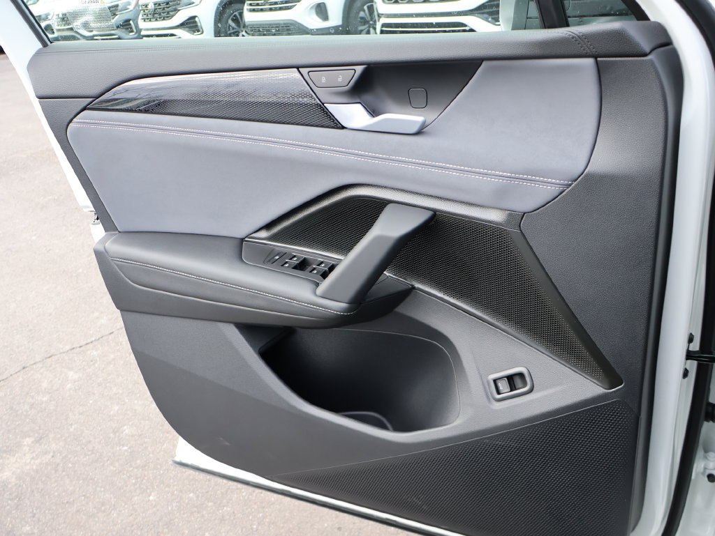 New 2026 Volkswagen Tiguan SE R-Line AWD/4WD image 39