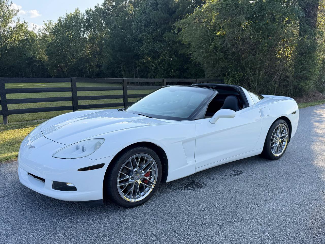 Used 2005 Chevrolet Corvette Coupe w/ Preferred Equipment Group RWD image 5