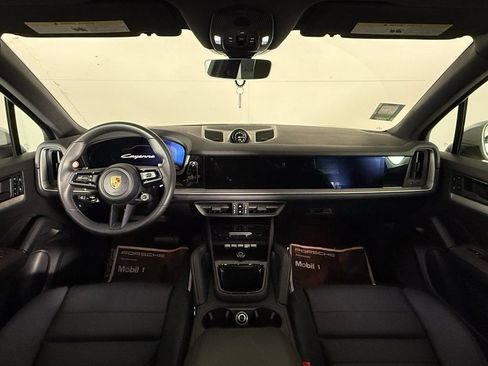 Certified 2025 Porsche Cayenne image 20