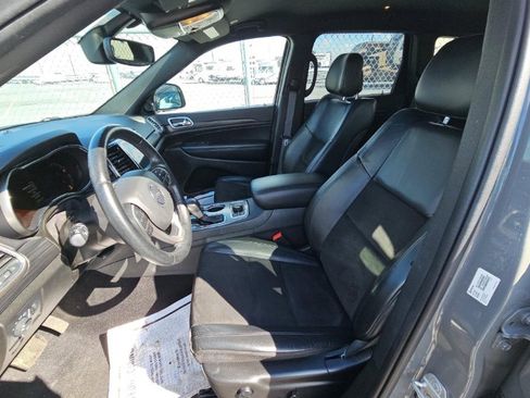 Used 2022 Jeep Grand Cherokee Laredo X image 3