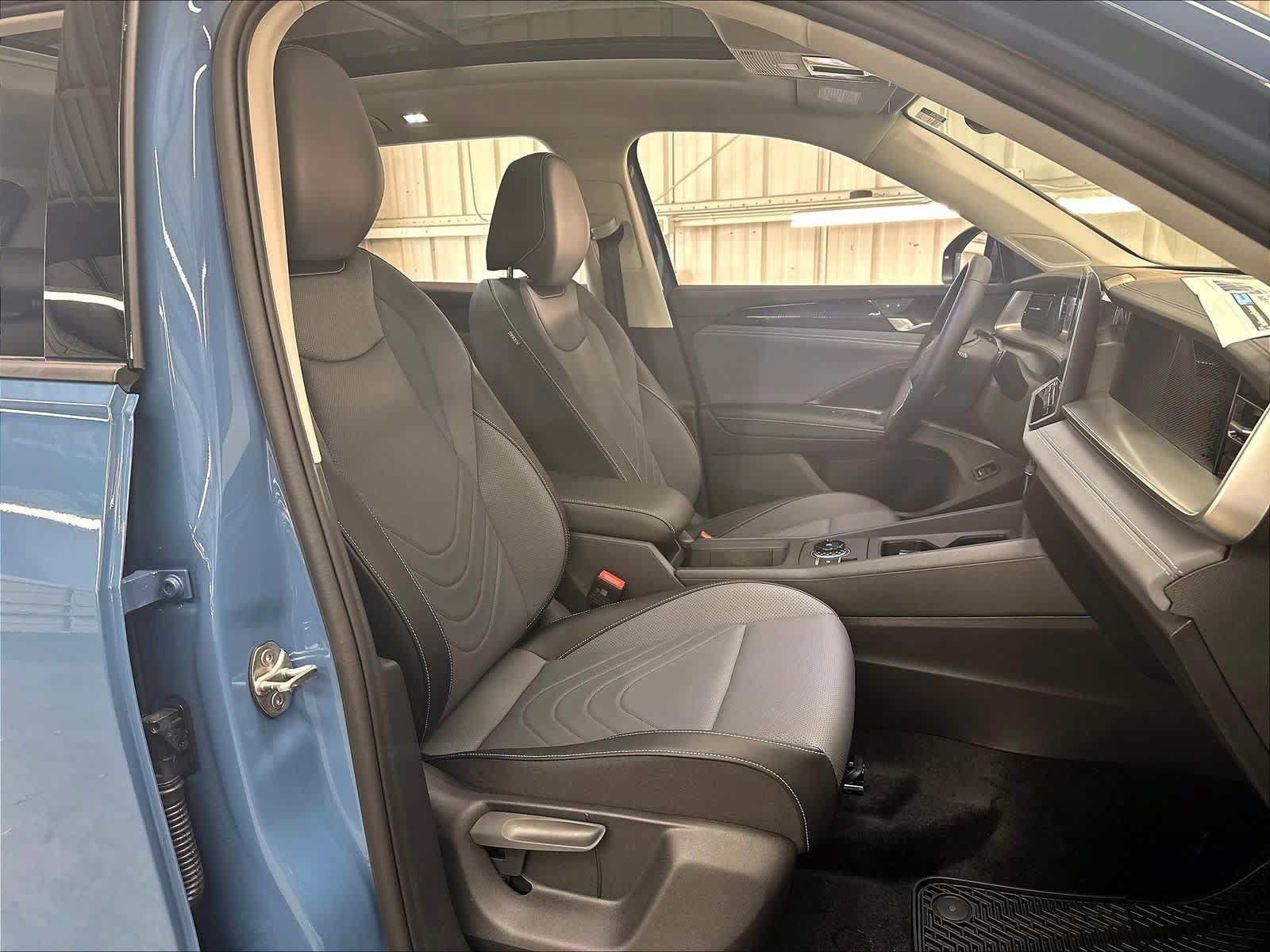 New 2026 Volkswagen Tiguan SE AWD/4WD image 11