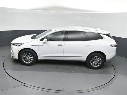 Used 2024 Buick Enclave Premium image 37