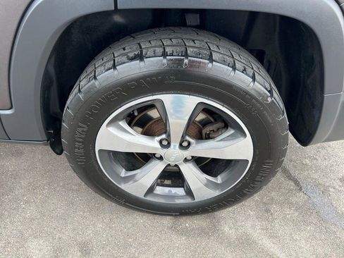 Used 2019 Jeep Cherokee Limited image 13