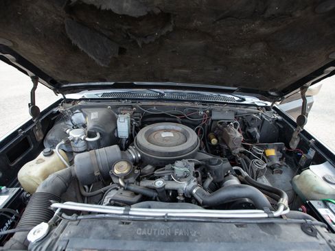 Used 1986 Chevrolet C/K Truck 2500 image 19