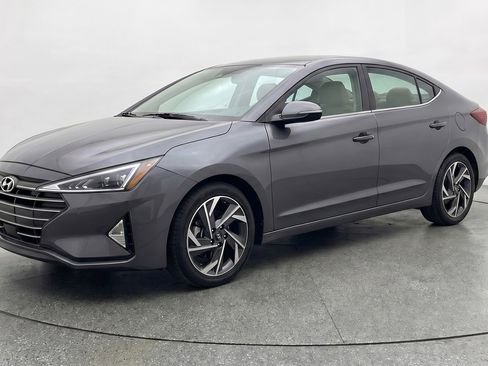 Used 2025 Chevrolet Trax LT image 3