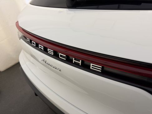 Certified 2025 Porsche Macan image 25