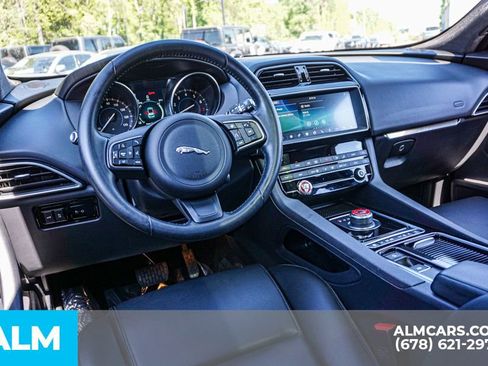 Used 2020 Jaguar F-PACE Premium image 28