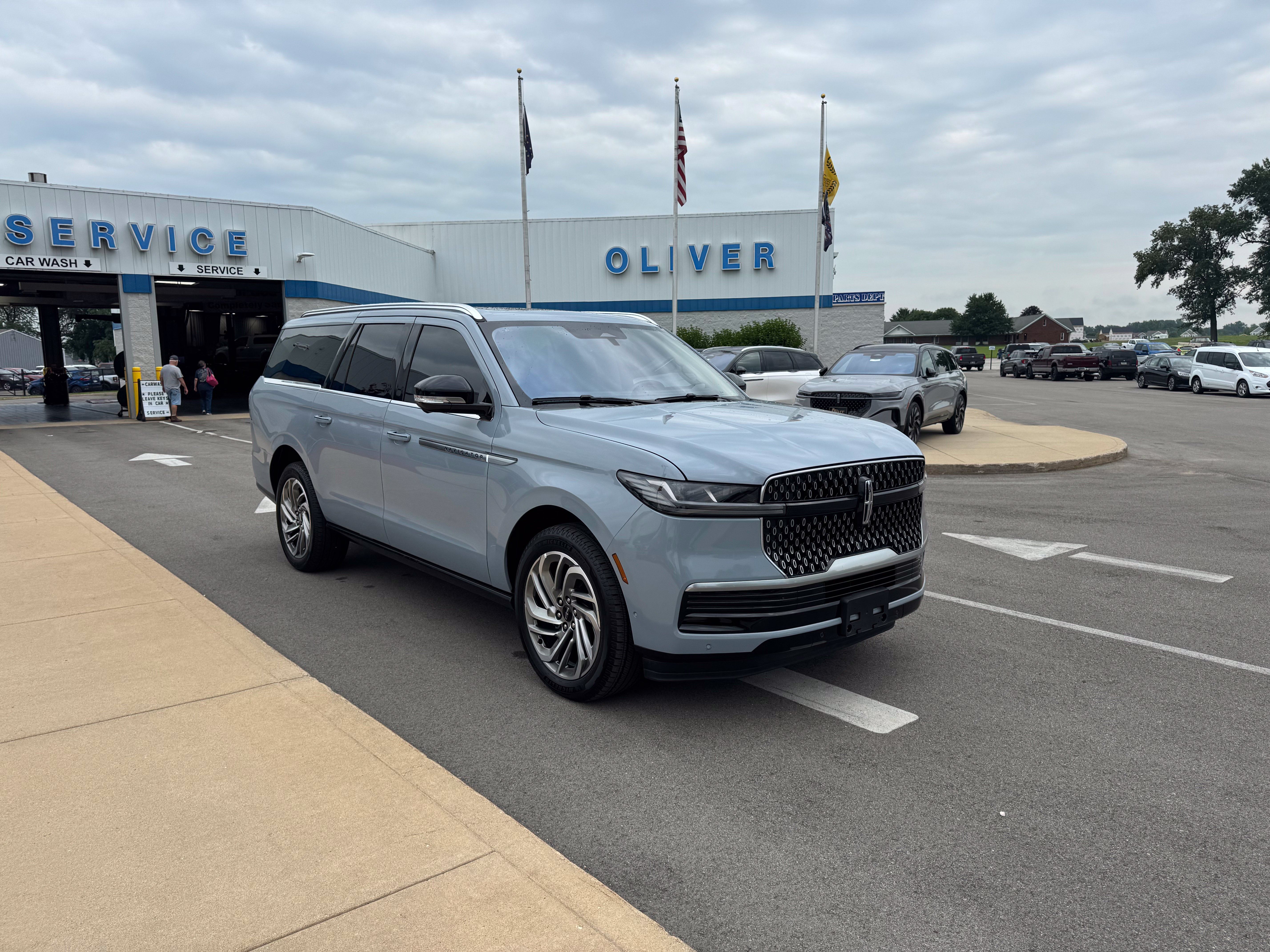 Used 2025 Lincoln Navigator L Reserve AWD/4WD image 9