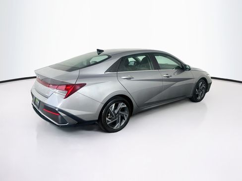 Used 2025 Hyundai Elantra Limited FWD image 9