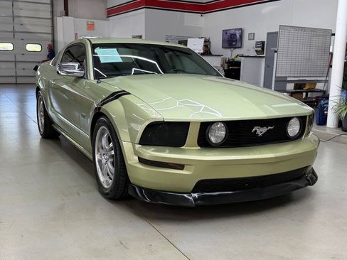 Used 2005 Ford Mustang GT RWD image 1