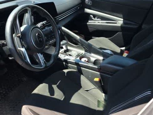 Used 2023 Hyundai Elantra SEL w/ Convenience Package FWD image 4