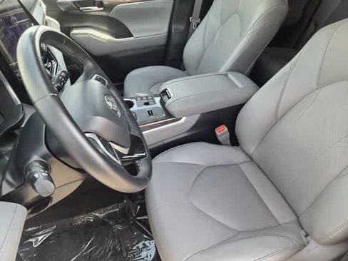 Used 2023 Toyota Highlander Limited AWD/4WD image 11