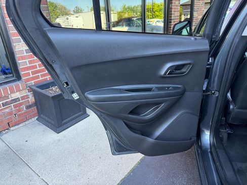 Used 2016 Chevrolet Trax LT w/ LT Convenience Package FWD image 19