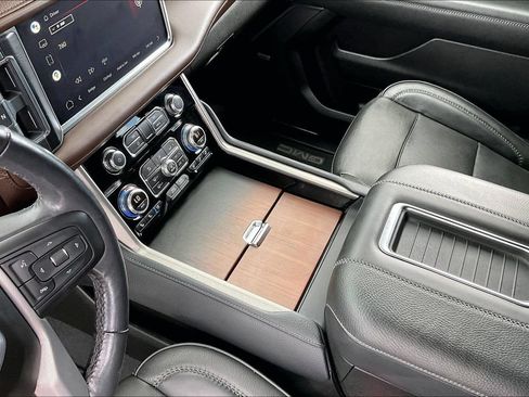 Used 2022 GMC Yukon XL Denali AWD/4WD image 15