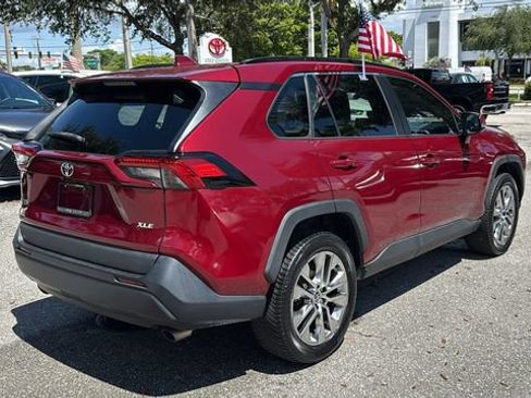 Used 2021 Toyota RAV4 XLE Premium FWD image 10