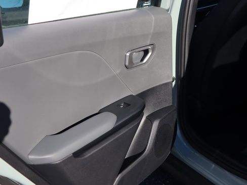 New 2025 Kia K4 LXS image 11