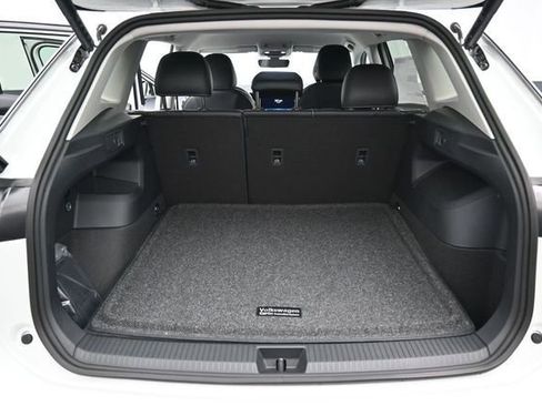 New 2026 Volkswagen Tiguan SE FWD image 12