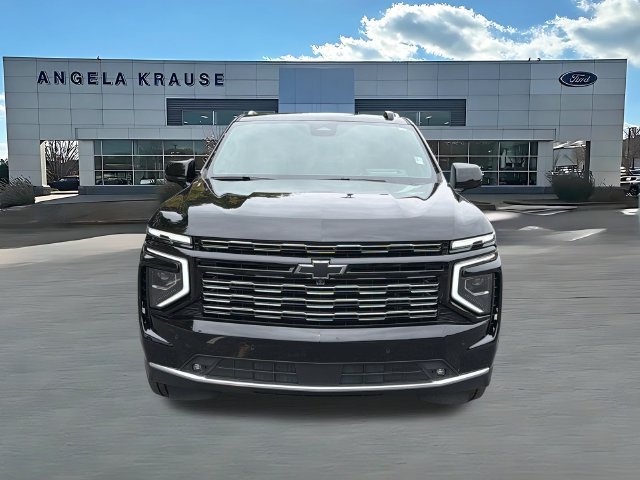 Used 2025 Chevrolet Suburban High Country AWD/4WD image 2