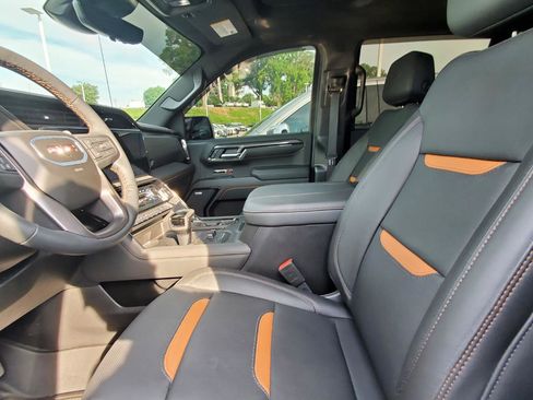 Used 2024 GMC Sierra 1500 AT4 w/ Technology Package AWD/4WD image 3