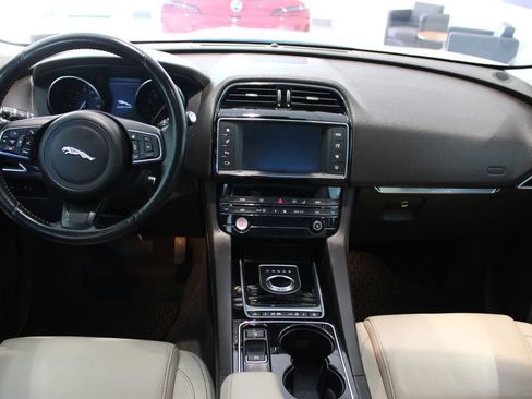 Used 2017 Jaguar F-PACE Prestige AWD/4WD image 7
