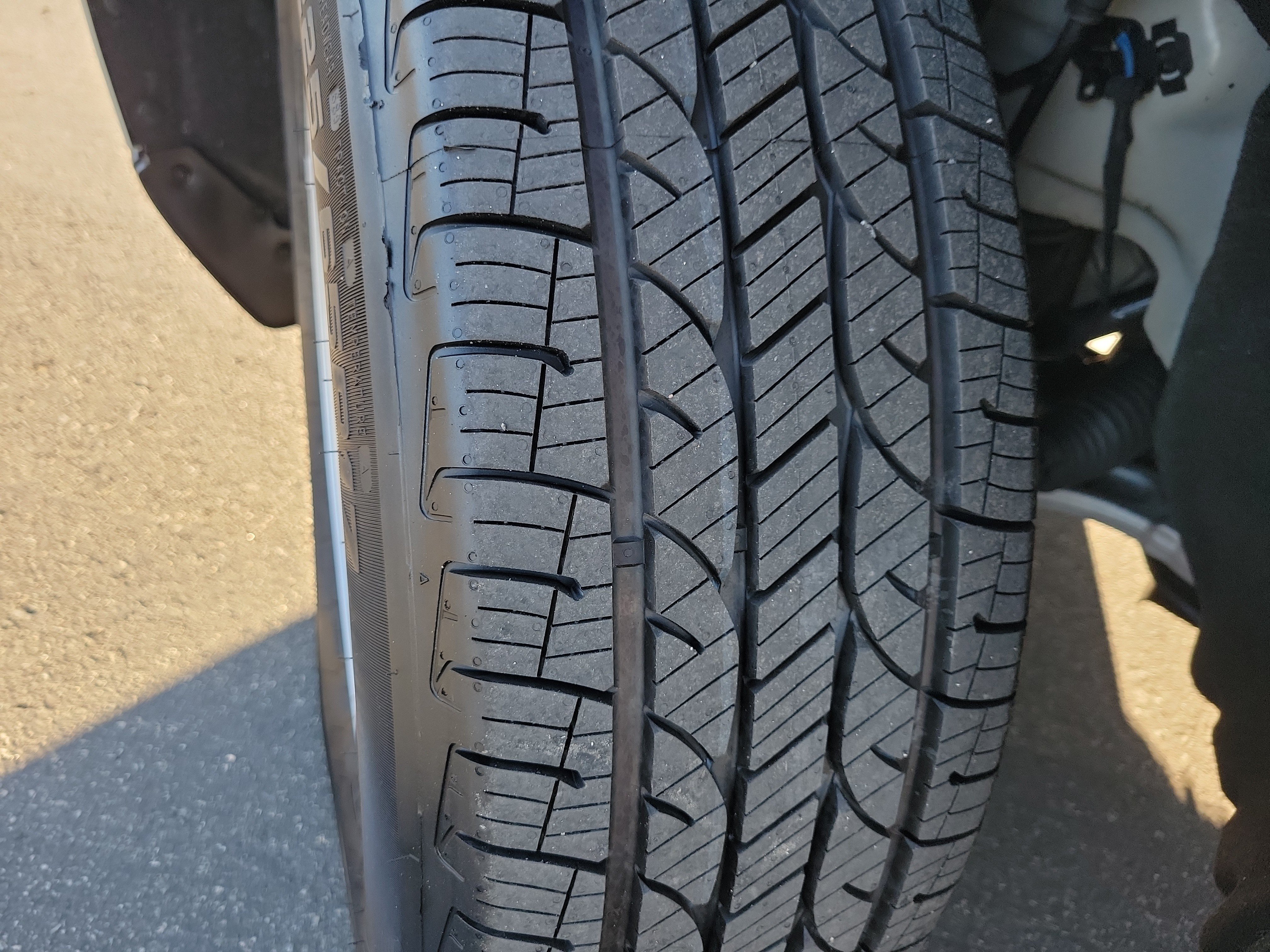 Certified 2025 Ford Maverick XL FWD image 14