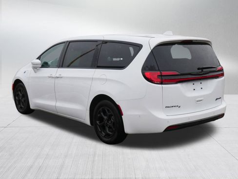 Used 2022 Chrysler Pacifica Limited w/ S Appearance Package image 5