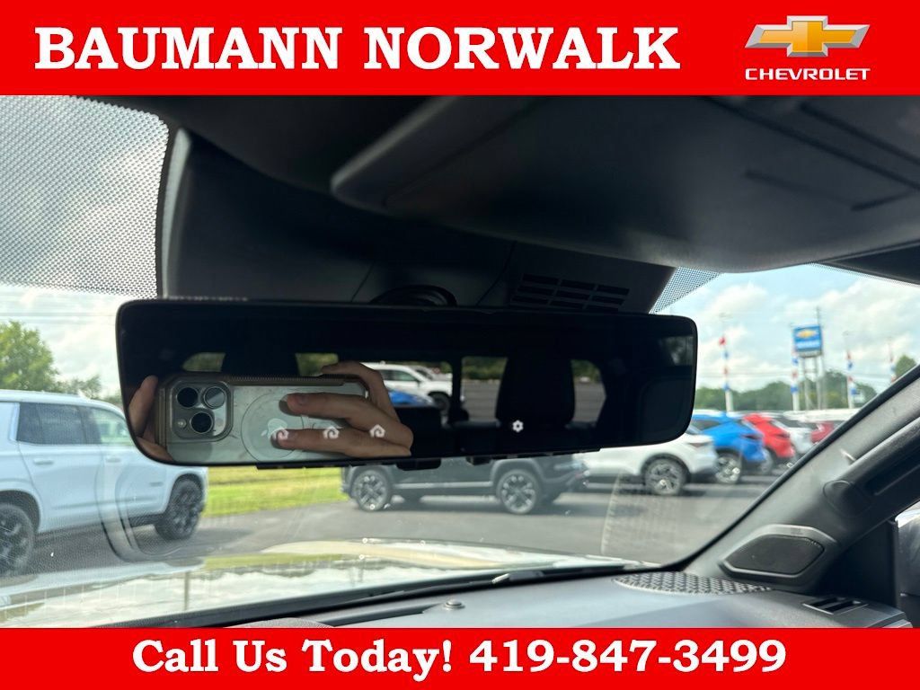 Used 2025 Toyota Tacoma Limited AWD/4WD image 39