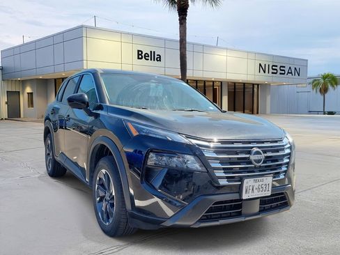 Used 2025 Nissan Rogue SV image 4