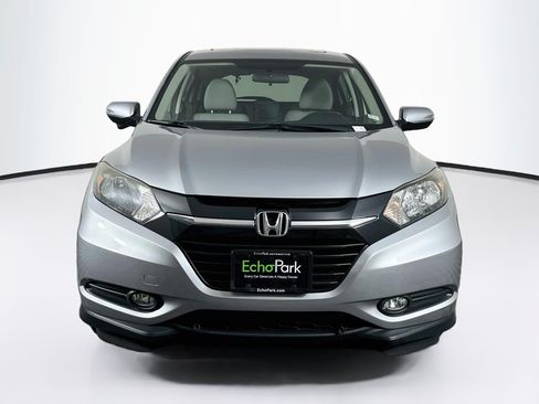 Used 2018 Honda HR-V EX image 2