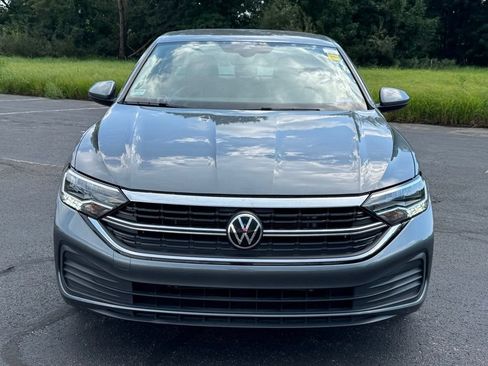 Used 2022 Volkswagen Jetta SE FWD image 2