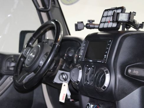 Used 2018 Jeep Wrangler Unlimited Sport S AWD/4WD image 26