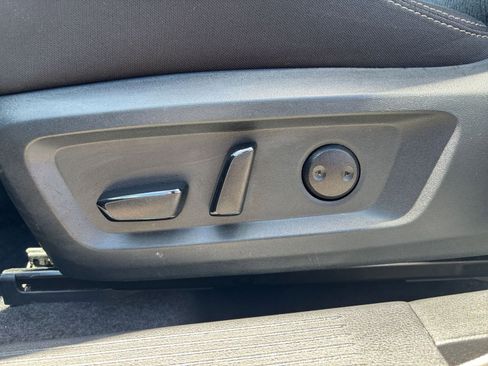 Used 2025 Nissan Rogue SV AWD/4WD image 22