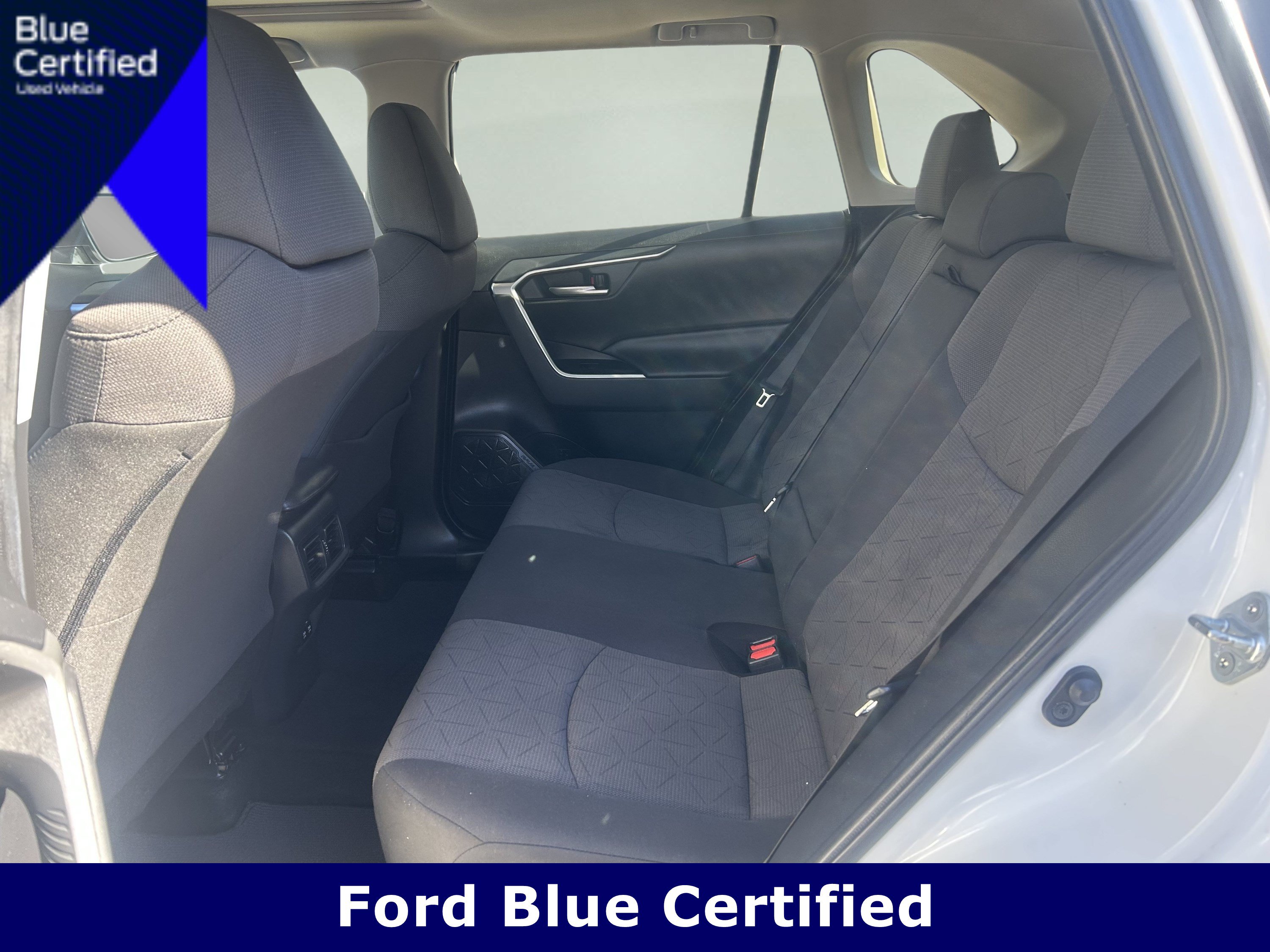 Used 2019 Toyota RAV4 XLE w/ Convenience Package FWD image 10