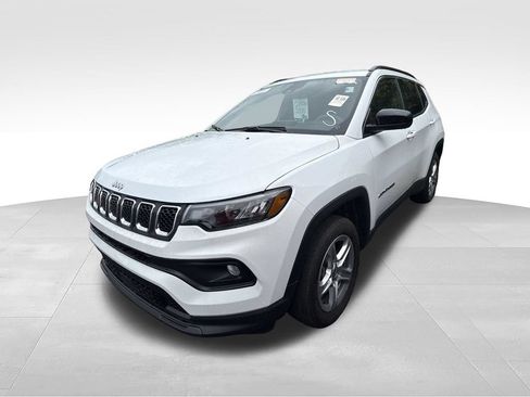 Used 2023 Jeep Compass Latitude w/ Convenience Group AWD/4WD image 4