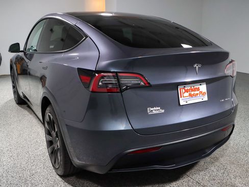 Used 2023 Tesla Model Y AWD image 9