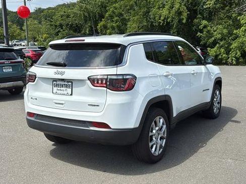 Used 2022 Jeep Compass Latitude AWD/4WD image 6