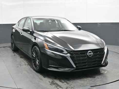 Used 2023 Nissan Altima 2.5 SV FWD image 6