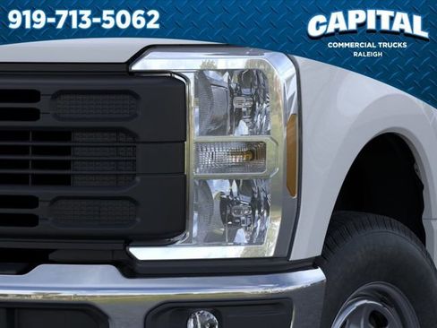 New 2026 Ford F250 XL w/ XL Chrome Package image 18