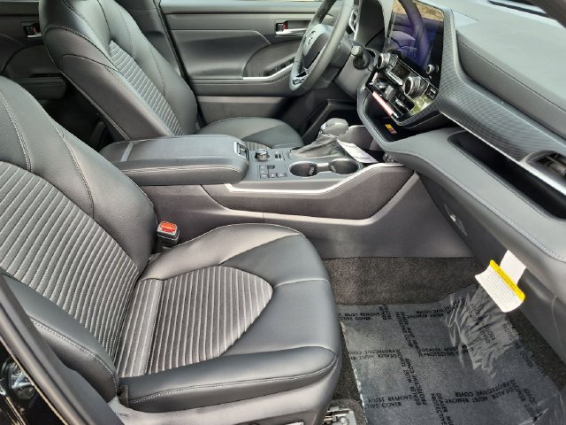 Certified 2026 Toyota Highlander XSE AWD/4WD image 32