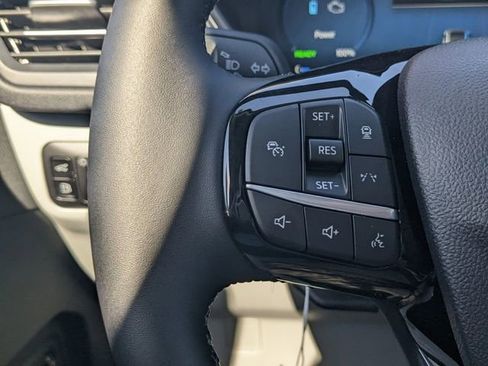 New 2025 Ford Escape SE w/ PHEV Premium Package image 11