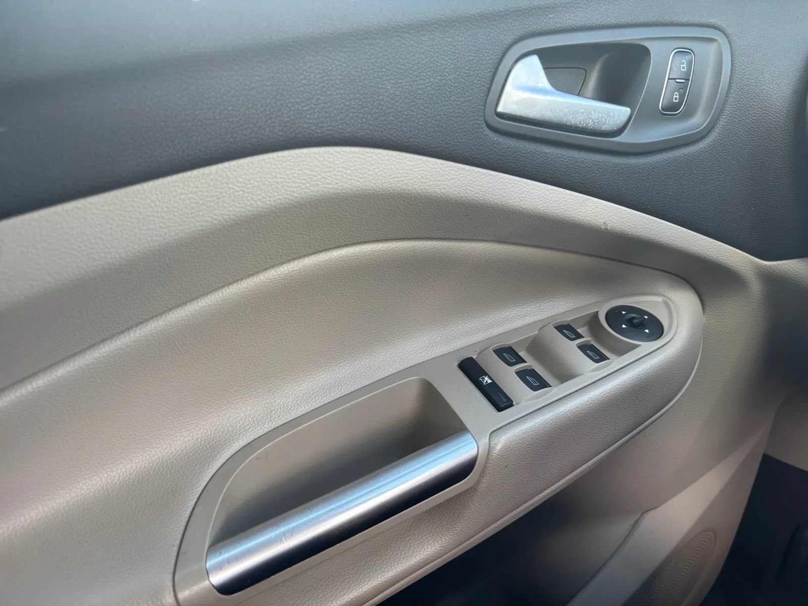 Used 2017 Ford Escape SE FWD image 17