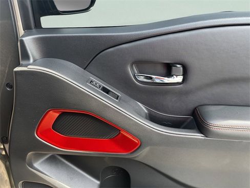 Used 2024 Nissan Frontier PRO-4X w/ Off-Road Protection Package image 13