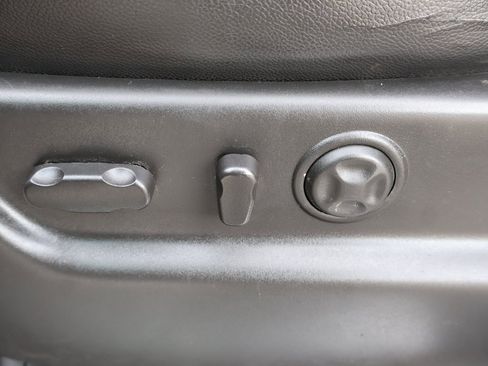 Used 2012 Chevrolet Avalanche LTZ image 14