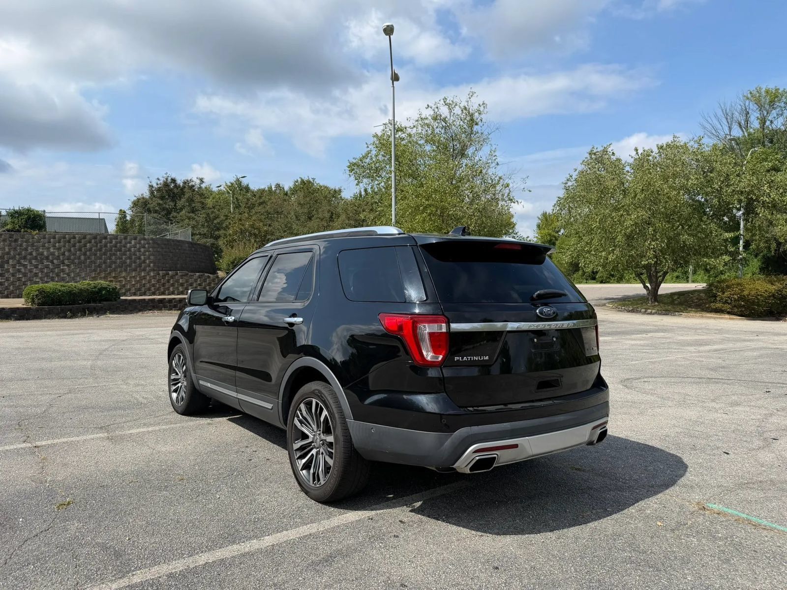 Used 2016 Ford Explorer Platinum AWD/4WD image 5