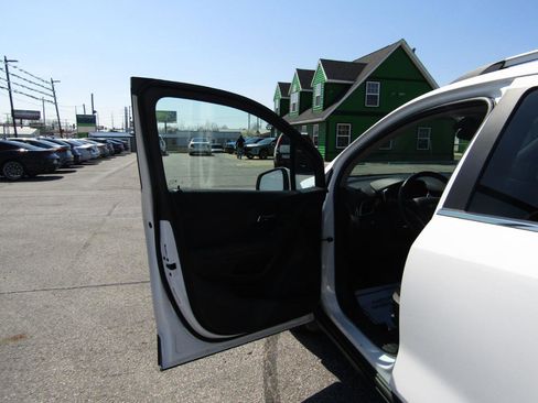 Used 2019 Chevrolet Trax LT w/ LT Convenience Package FWD image 10