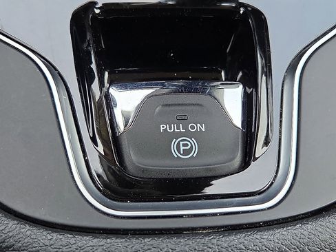 Used 2022 Jeep Cherokee Limited image 19