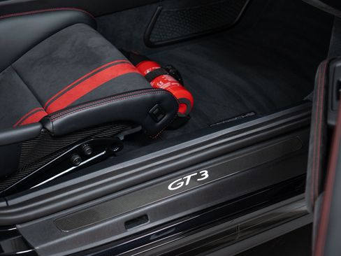 Certified 2018 Porsche 911 GT3 RWD image 34