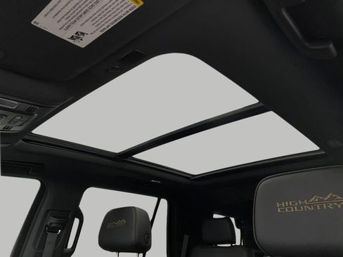 Used 2021 Chevrolet Tahoe High Country w/ Premium Package AWD/4WD image 32