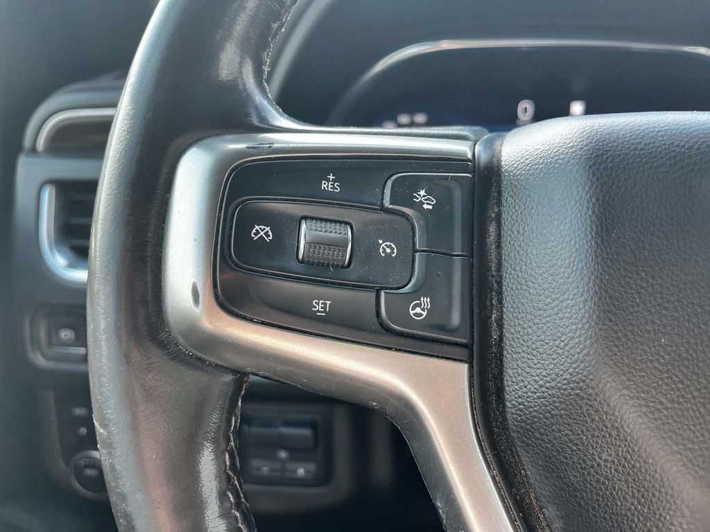 Used 2022 Chevrolet Tahoe Z71 w/ Luxury Package AWD/4WD image 13